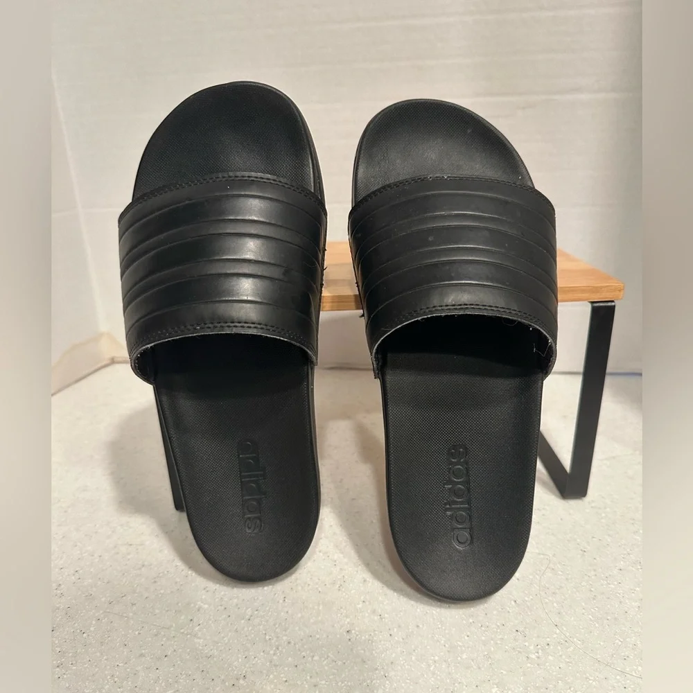 Adidas Core Black Adilette Slides Sandals. Men’s 8. Women’s 9.5. Comfy!
